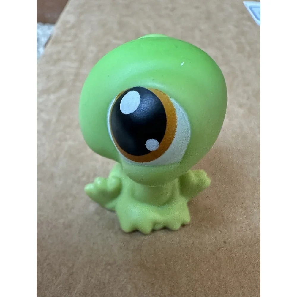 Littlest Pet Shop Baby Salamander Green Black Eyes